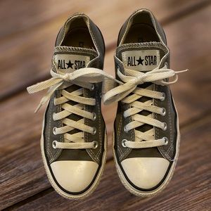 Gray All Star Converse Women’s size 7, Men’s Size 5